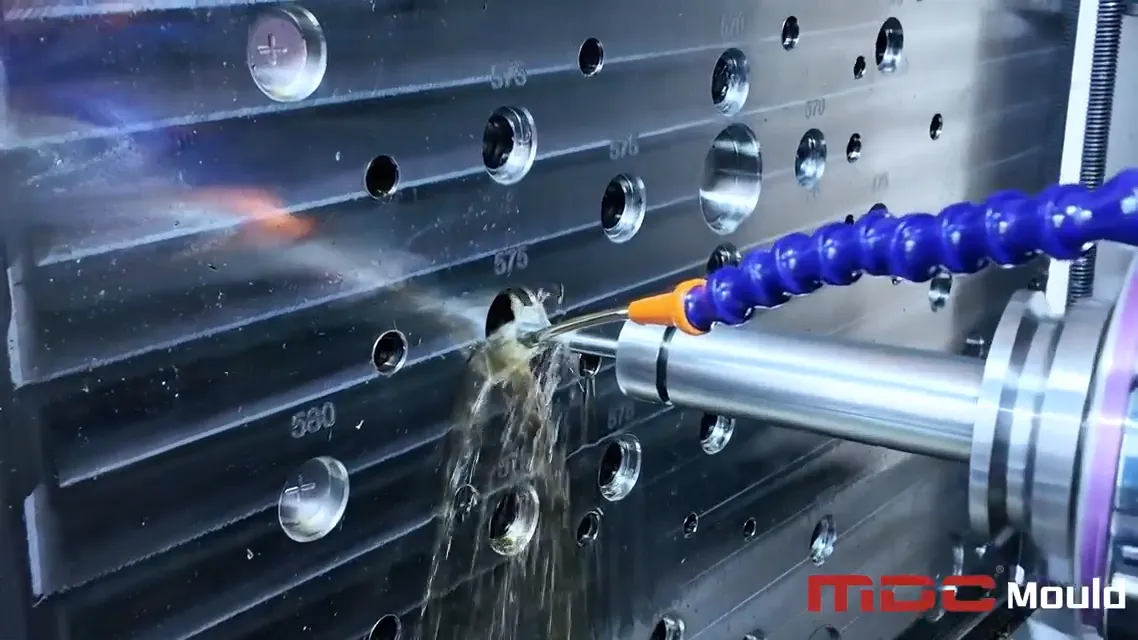 精度始于內(nèi)在：深孔鉆削在模具制造中的作用